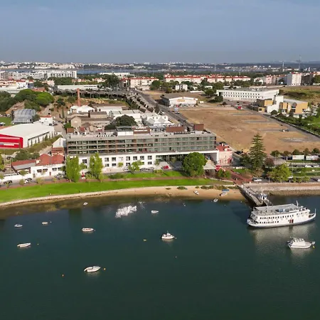 Upon Harbor - Bay