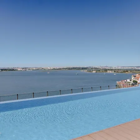 Szálloda Upon Harbor - Bay 4*