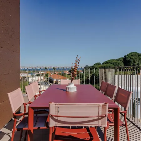 Hotel Upon Harbor - Bay Seixal (Setubal)