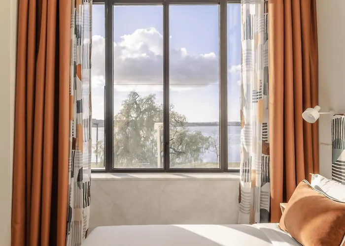 Upon Harbor - Bay Hotel Seixal (Setubal)