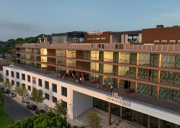 Hotel Upon Harbor - Bay Seixal (Setubal)