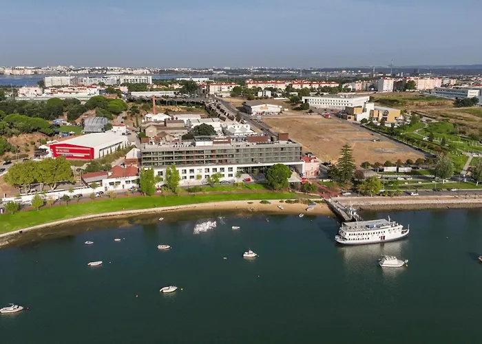Upon Harbor - Bay
