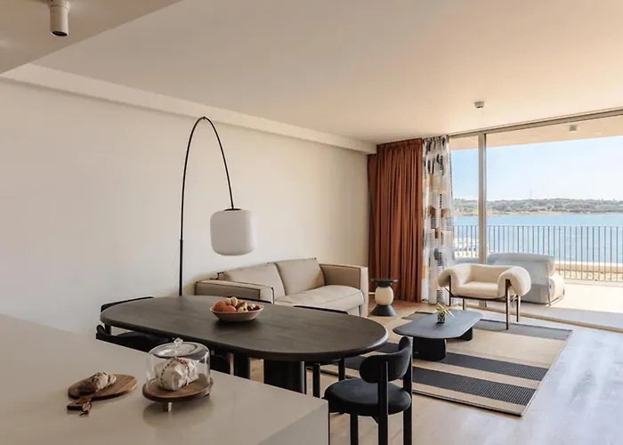 Upon Harbor - Bay 4* 塞沙尔